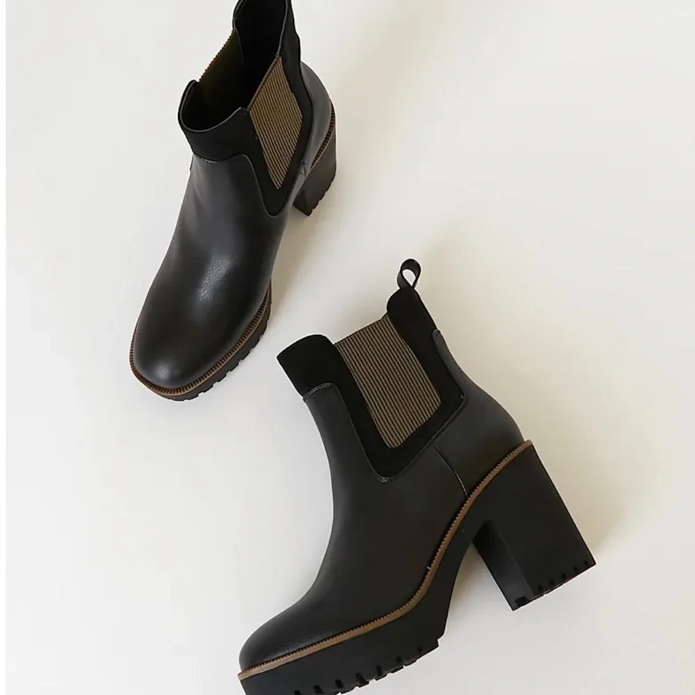 Good Day Black Platform Ankle Boots Chinese Laundry